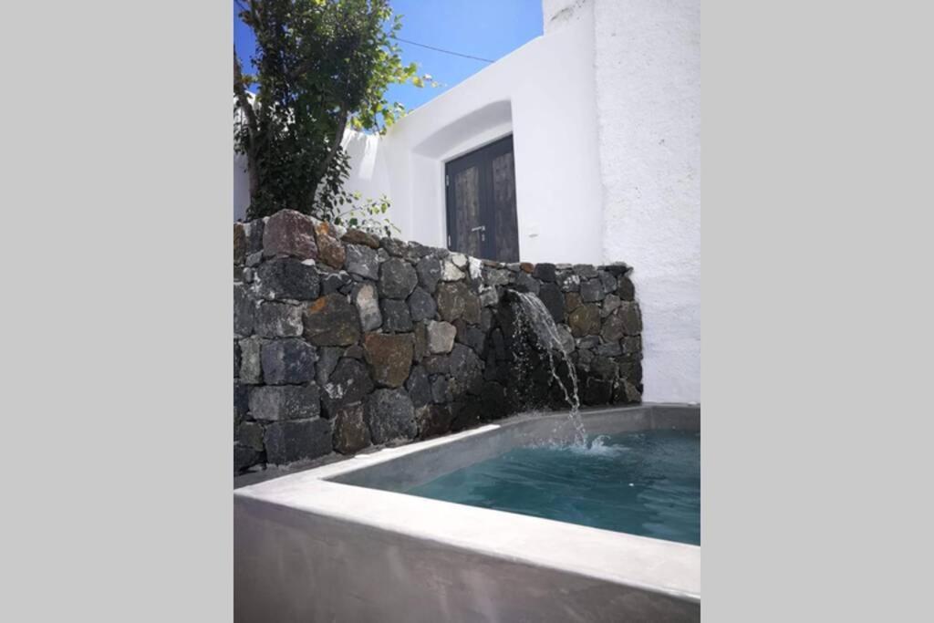 Santorini Folia Cave House With Jacuzzi Villa Pýrgos Eksteriør billede